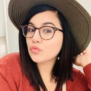 Meet your Posher, Dakota